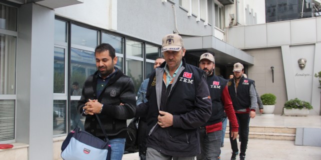 Bursa'da 3 ayrı FETÖ operasyonu 22 gözaltı