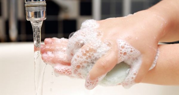 Hastalıklardan korunmanın en basit yolu elleri yıkamak