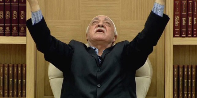 Google FETÖ’ye ömür biçti