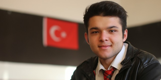 Bursa'da okul başkan adayı, siyasetçileri aratmadı