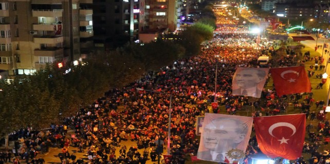 Nilüfer’de binlerce kişi Cumhuriyet için yürüdü