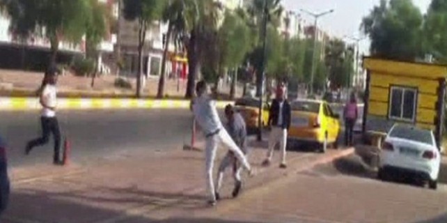 Tacizciye uçan tekme