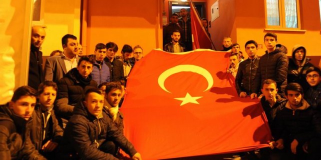 Bursalı şehidin evinde bayrak nöbeti