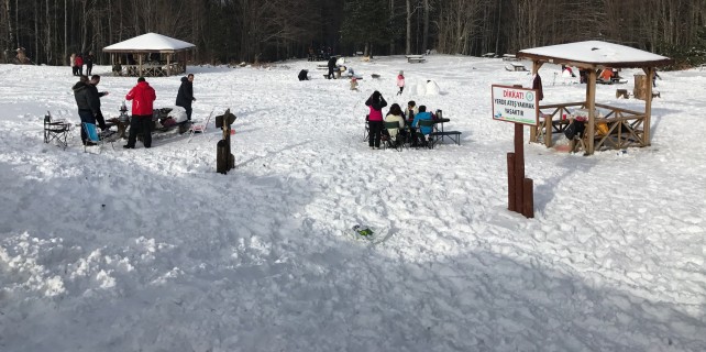 Kar yağdı Bursalılar Uludağ'a akın etti