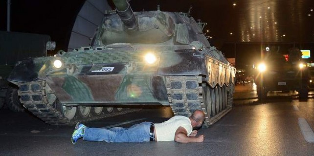 O gece tankın altına nasıl ve neden yattığını Bursa'da açıkladı