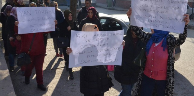 Veliler çocukları için yürüdü