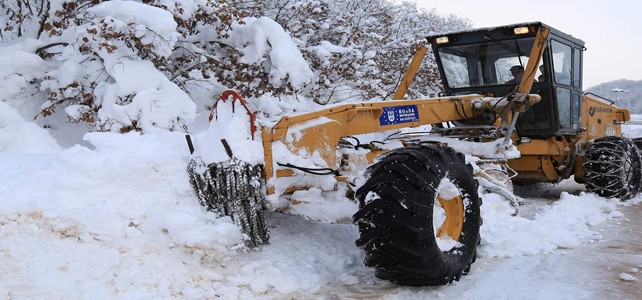 Kardan kapanan 36 köy yolu açıldı