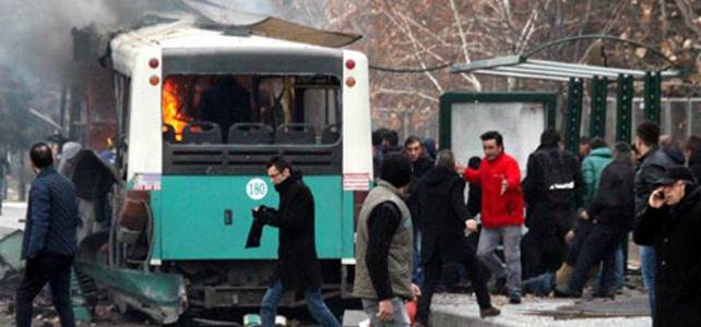 Kayseri'de bombalı saldırı: 13 asker şehit, 48 asker yaralı