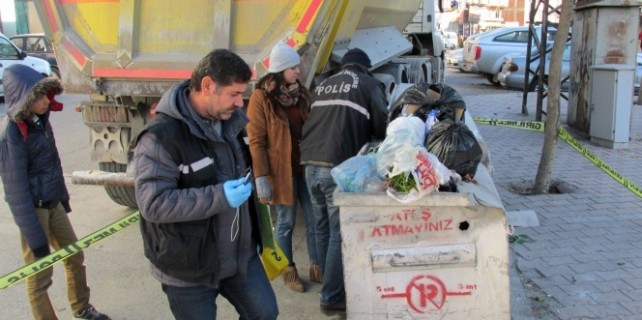 Vicdansızlık. Çöp konteynerinden bebek çıktı..!