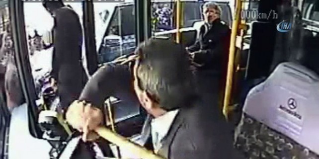 Ünlü futbolcu Burak Yılmaz otobüs şoförü ile tartıştı