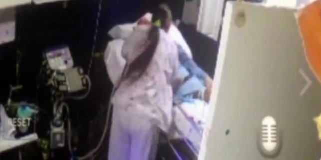 Hasta bakıcı dehşeti kamerada