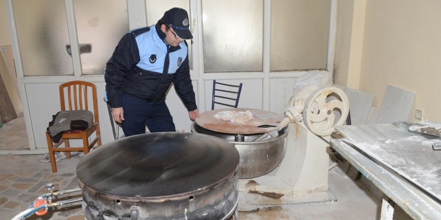 Bursa'da merdiven altı imalathaneye baskın