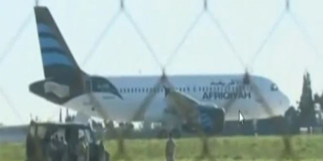 Libya uçağı kaçırıldı..!
