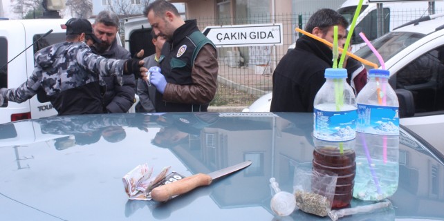 Bursa'da arabada parti yaparken basıldılar