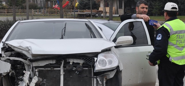 Öyle bir kaza yaptı ki..? Burnu bile kanamadı