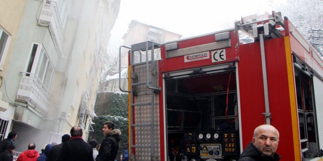 Bursa’da çıkan yangında 3 genç hastanelik oldu