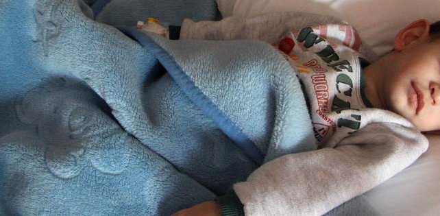 Akciğerine kaçan fındık için zamanla yarış