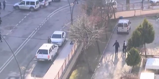 Emniyete hain saldırı...Terörist öldürüldü