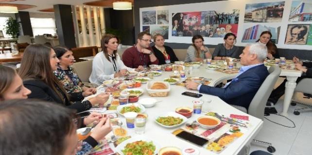 Nilüfer Belediye'sinde öğle yemekleri Başkanla