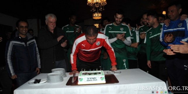 Hamzaoğlu'na sürpriz doğum günü kutlaması