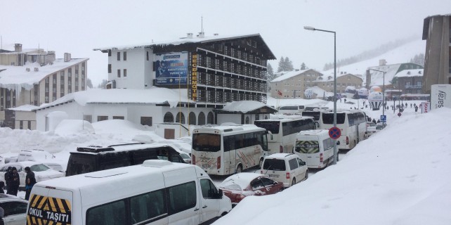 Uludağ'da trafik çilesi bitmiyor
