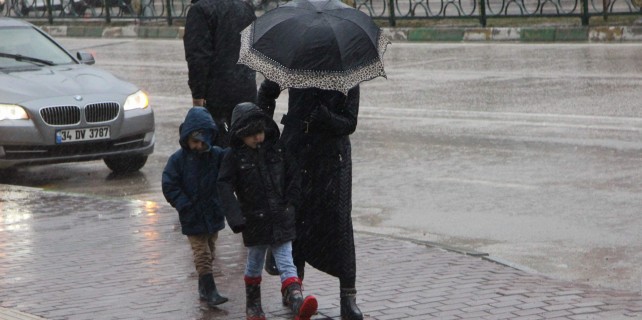 Bursa yağmura hazırlıksız yakalandı