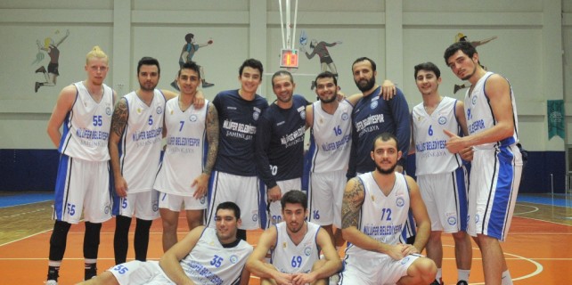 Nilüfer Belediyespor basketbolda galibiyete doymuyor