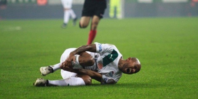 Joshua'nın ayağına 12 dikiş atıldı