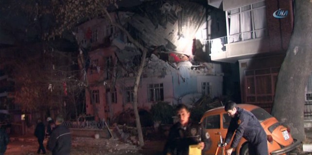 Ankara'da doğalgaz patladı. Bina çöktü..!