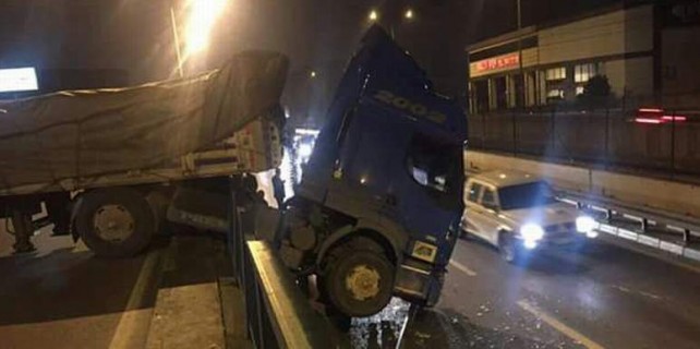 Sürücüsüz TIR'da faciaya ramak kaldı