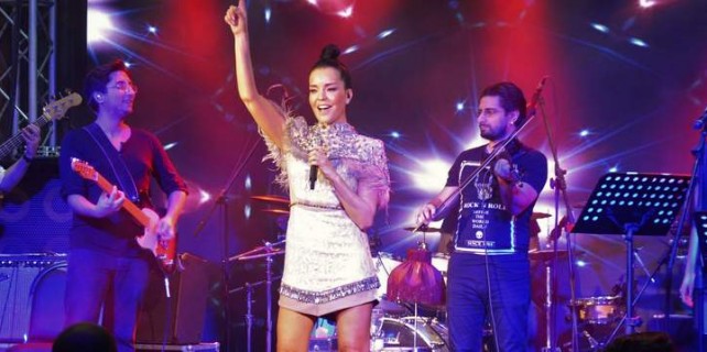 Uludağ'da Hadise çıkmadı...Onun yerine nöbetçi sanatçı var