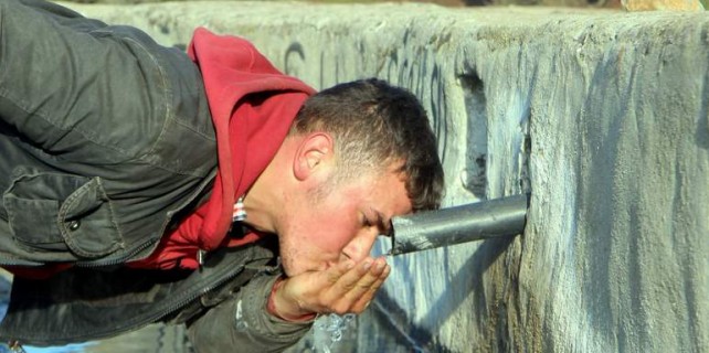 Bursa'da bu çeşmeden su içen şifa buluyor