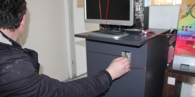 Kahvehanelere kumar baskını