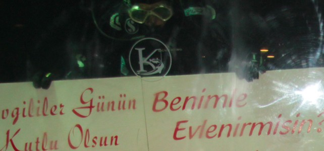 Akvaryumda evlilik teklifi