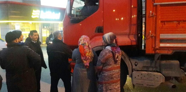 Kafasına silah dayadı..! Kendini tıra kilitledi