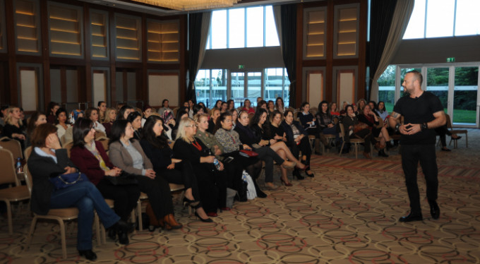 Aret Vartanyan, Sheraton Bursa'da okurlarıyla buluştu