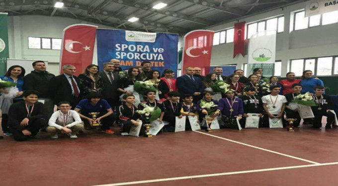 Yıldırım teniste durdurulamıyor