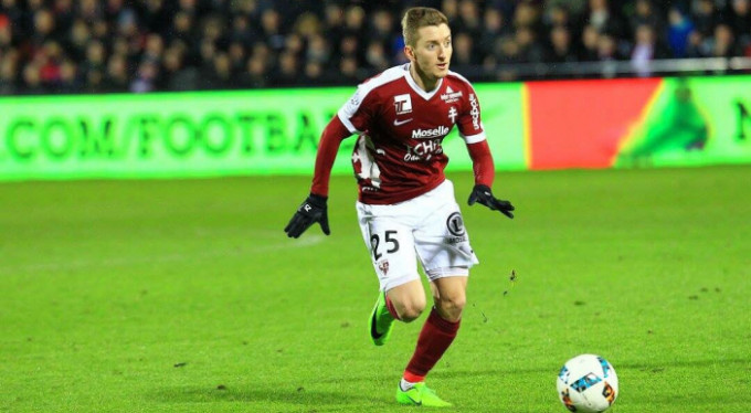 Timsah'a yeni sağ bek!