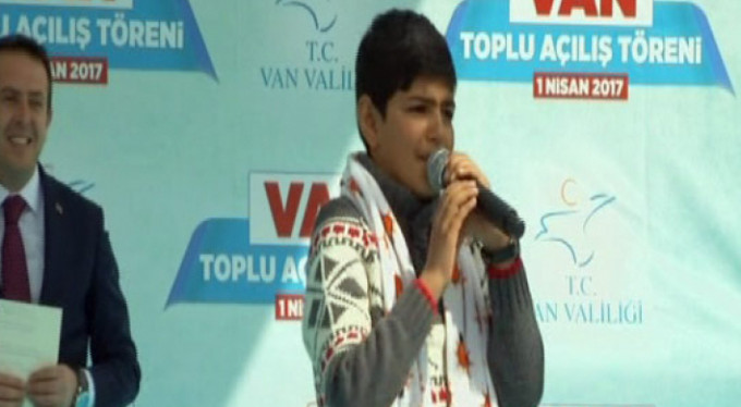 Cumhurbaşkanı'nın taklidini böyle yaptı!..