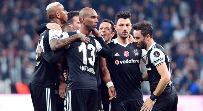 Kartal zirvede tek başına