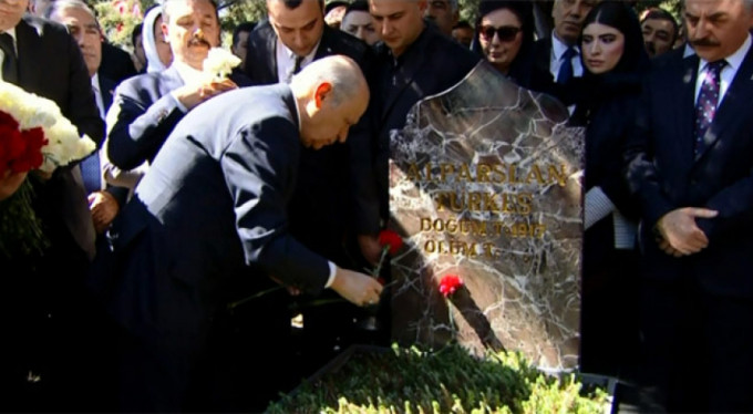 Alparslan Türkeş kabri başında anıldı