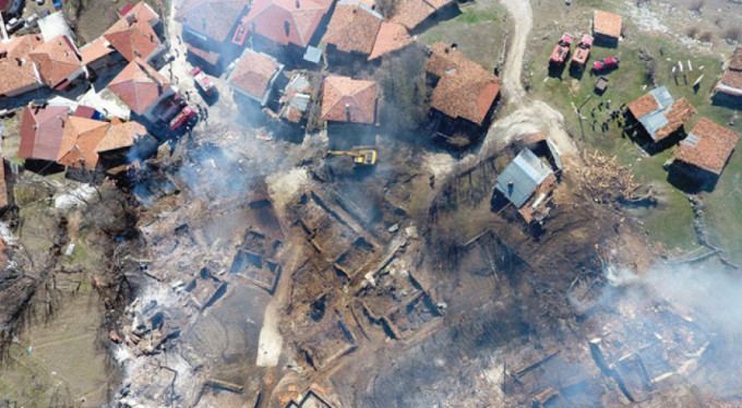 Bir köy böyle kül oldu...