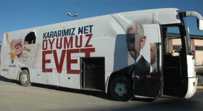 AK Parti otobüsüne saldırı!