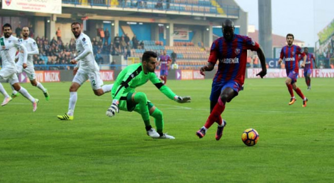 Timsah telafi peşinde