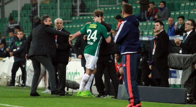 Ertuğrul gözyaşlarını tutamadı