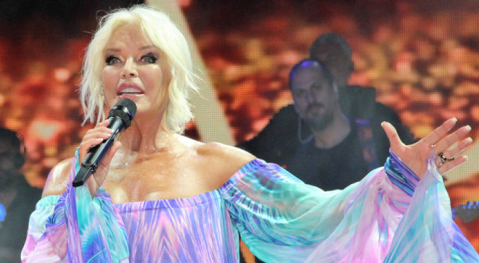 Bir devir sona eriyor! Ajda Pekkan...