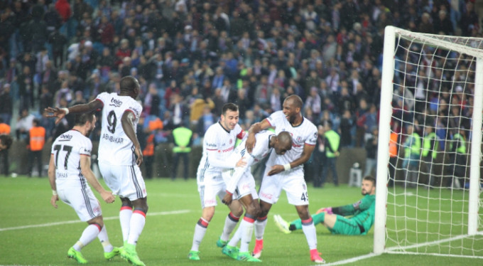 Beşiktaş şampiyonluk kapısını araladı