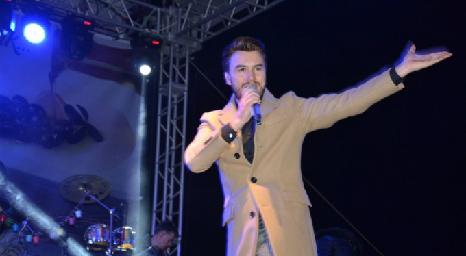 Bursa'da Mustafa Ceceli rüzg&acirc;rı