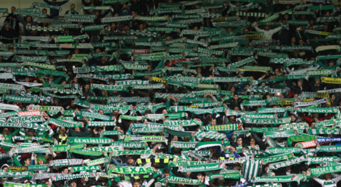 Takımı taraftar ateşledi