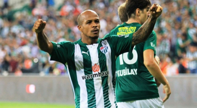 Mutlu Topçu, Del Valle'yi sildi